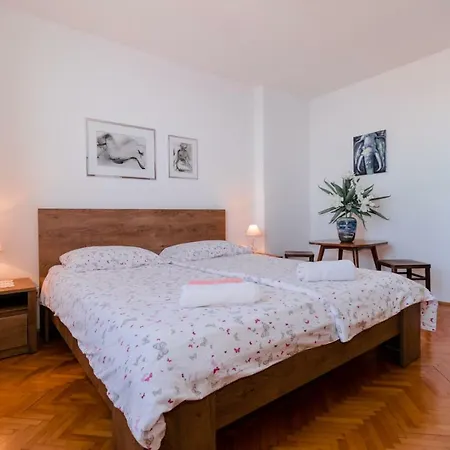 Fredi Apartment